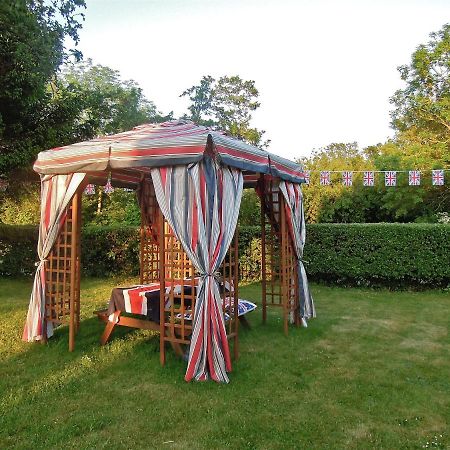Fosse Farmhouse Holiday Cottages Chippenham  Eksteriør billede