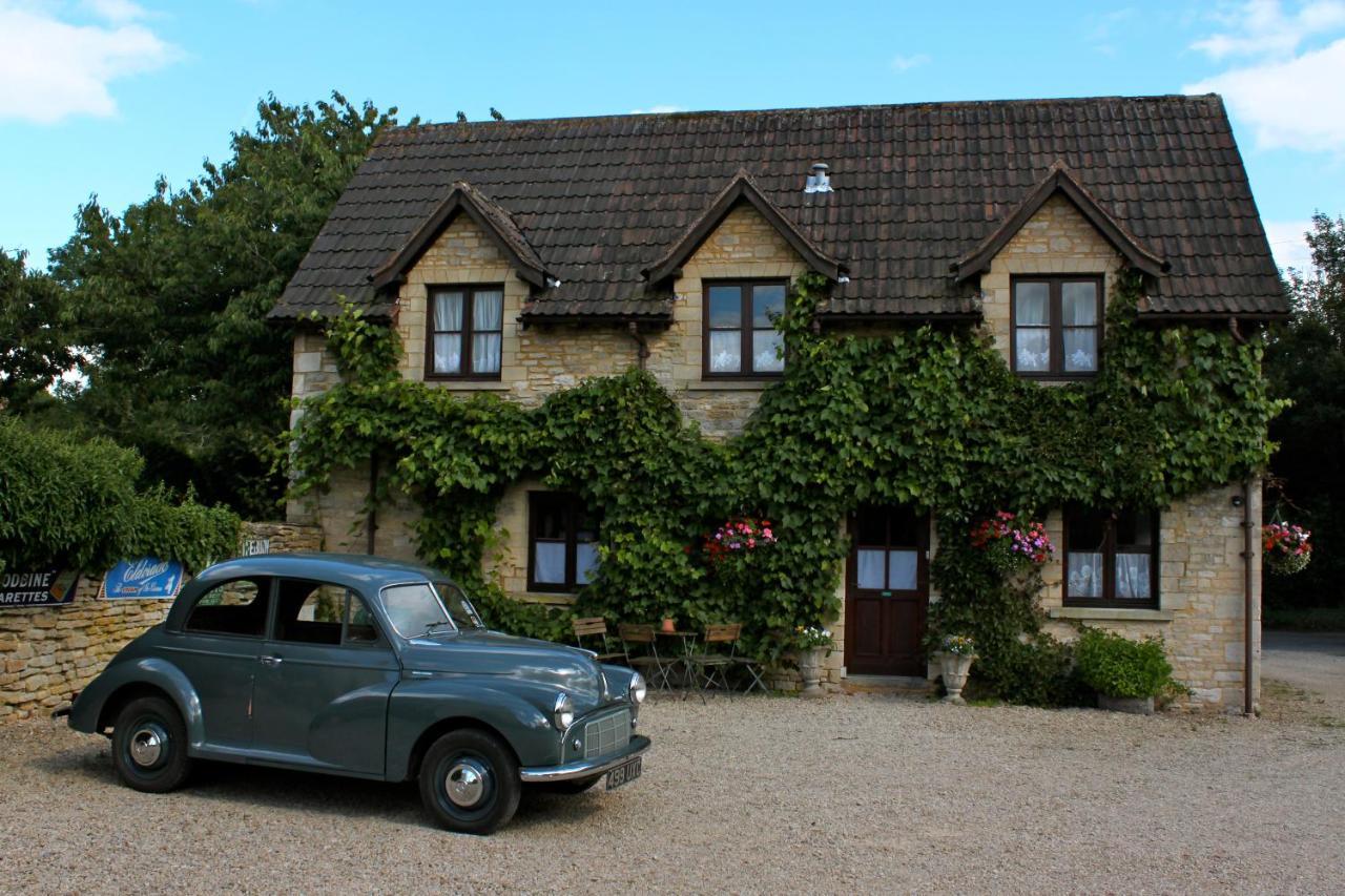 Fosse Farmhouse Holiday Cottages Chippenham  Eksteriør billede