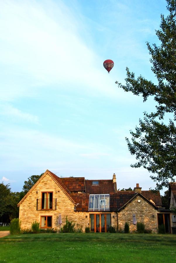 Fosse Farmhouse Holiday Cottages Chippenham  Eksteriør billede